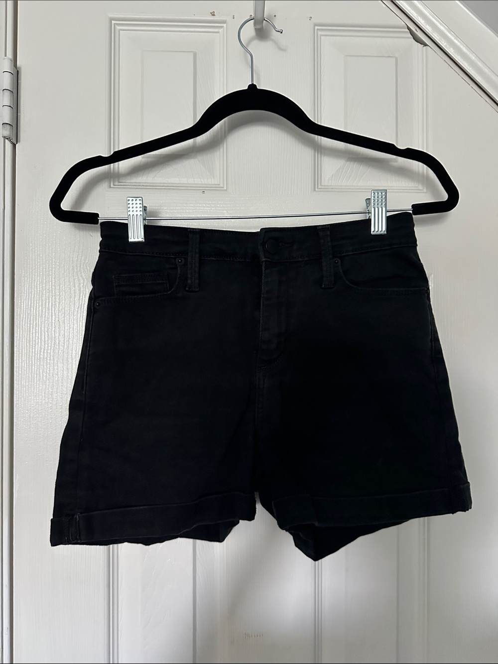 Universal Thread Size 4 Black Shorts